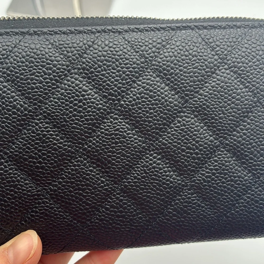CHANEL CC BLACK CAVIAR QUILTED DIAMOND ZIPPY WALLET WITH SILVER